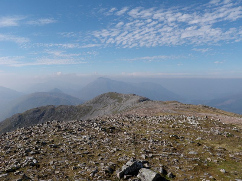 P9110904.JPG -  avec au loin un petit plan d'eau où je me baignerais bien !!!