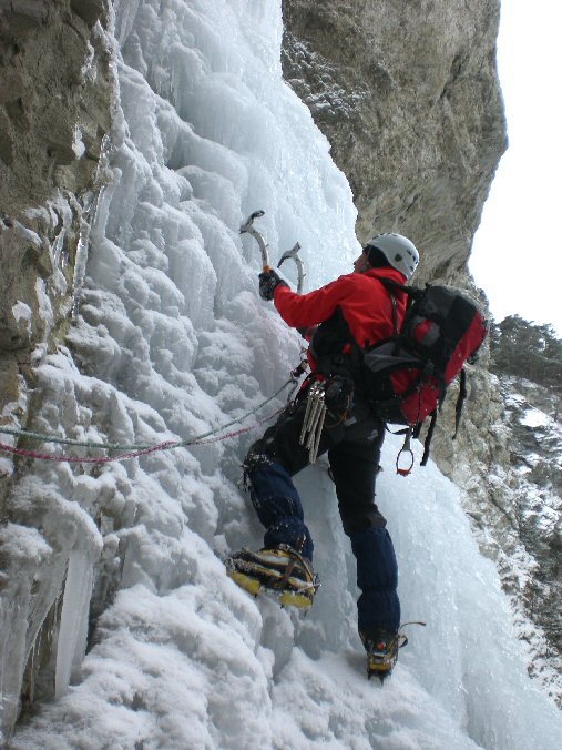 CIMG2334.jpg - Et charg d'un sac pour l'entranement