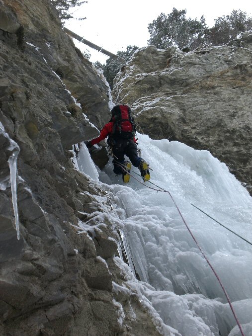 CIMG2340.jpg - Sous le pont de la Via-ferrata