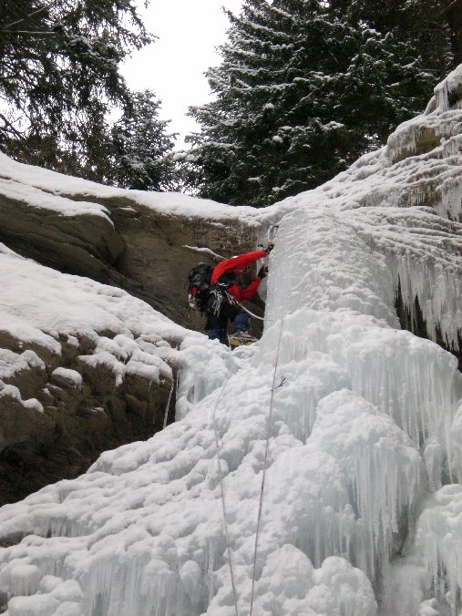 CIMG2372.jpg - L c'est trop fin pour passer, a risquerait de pter la glace...