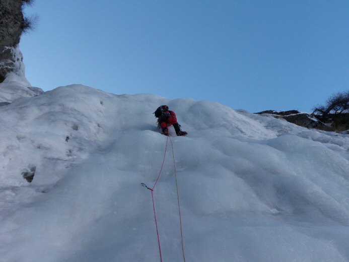 P1170115.JPG - En faisant gaffe aux chutes de glace