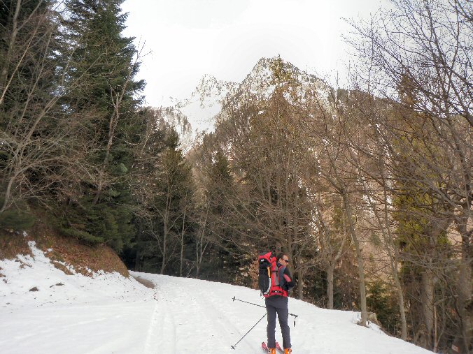 P3170243.jpg - Mitch sur le plat menant au pied du couloir