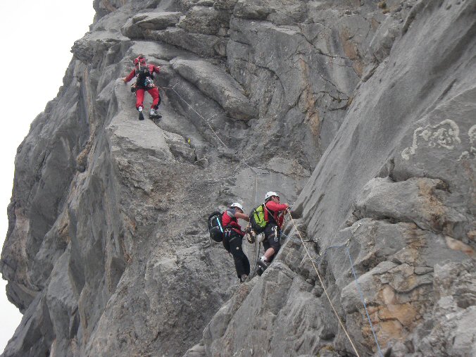 P6080197.jpg - Notre corde ferme le groupe