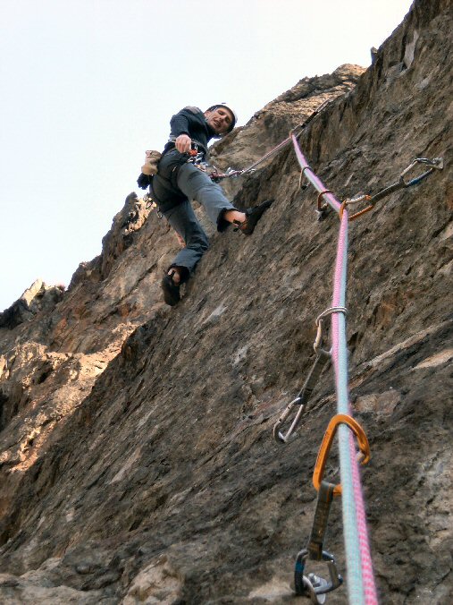 CIMG3101.jpg - �a pique les bras ce 6a/b en artif A0...