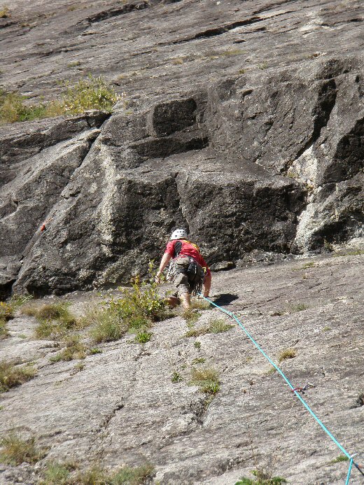 PA040219.JPG - a passe  gauche prs de la cordelette rouge