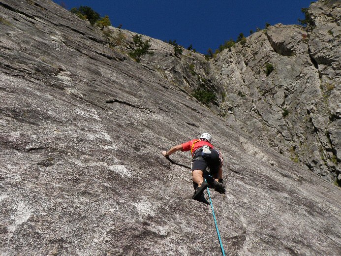 PA040223.JPG - Dans L7 (6a+), dalle trs fine