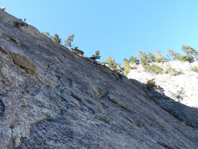 PA040249.JPG - Les rappels et la dernire corde pas encore au sommet