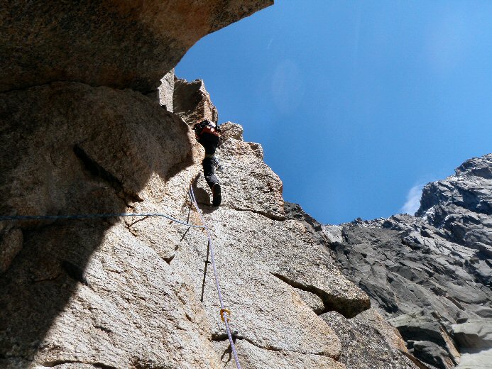 P8250375.jpg - Et avec des prises tr�s fuyantes, mais heureusement bien prot�g�