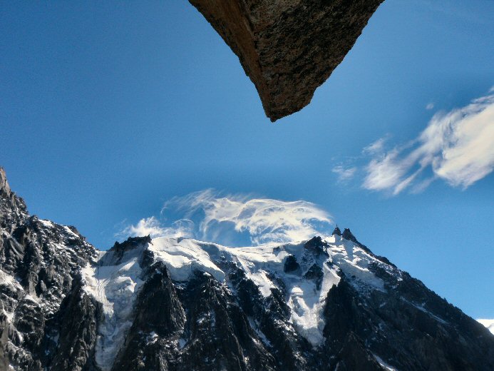 P8250376.jpg - L'Aiguille du Midi avec des nuages en formation